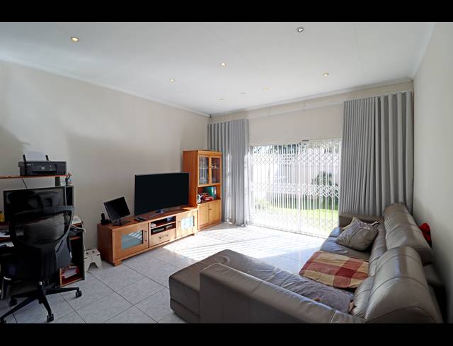 4 BEDROOM HOUSE FOR SALE IN CROSBY
